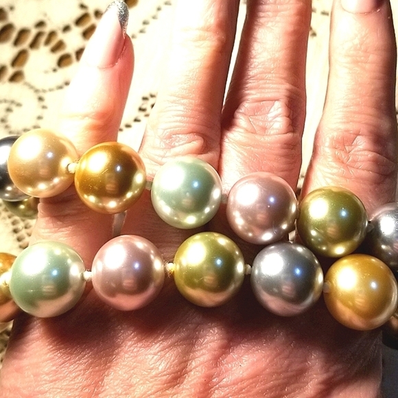 Kenneth Jay Lane KJL Large Pearl Necklace - Picture 8 of 8